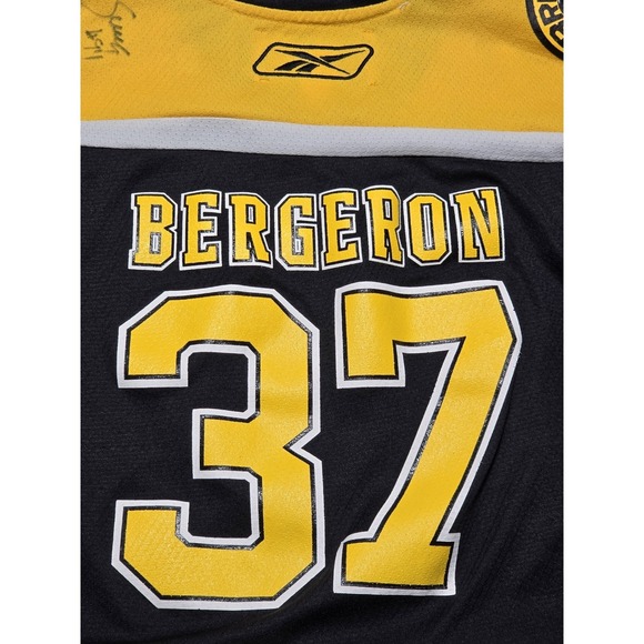 Reebok Boston Bruins Bergeron 37 Youth L/XL Black Hockey Jersey Signed - Picture 6 of 10